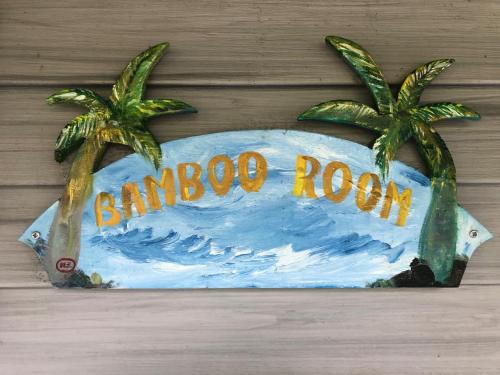 a sign for a bongo room with two palm trees at Ala Kai Bed and Breakfast in Keaau