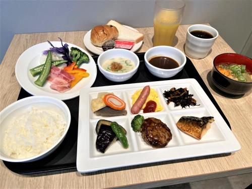 Brokastu iespējas, kas pieejamas viesiem naktsmītnē CHISUN BUDGET Kanazawa Ekimae