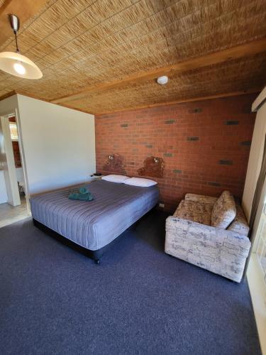 Foundry Palms Motelにあるベッド
