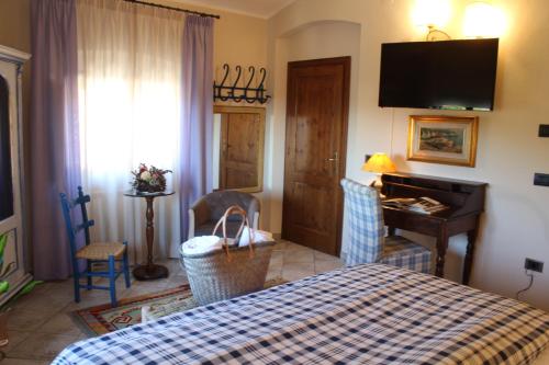 a bedroom with a bed and a table and a piano at Boutique Hotel Fox's Inn in San Giustino Valdarno
