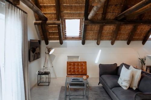 a living room with a couch and a table at Das Loft in Paternoster