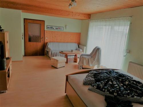 a living room with a bed and a table at Ferienwohnung Kahlenberg in Thale