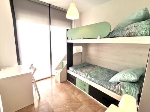 Afbeelding uit fotogalerij van Precioso apartamento 4 habitaciones con piscina y gym in Lloret de Mar