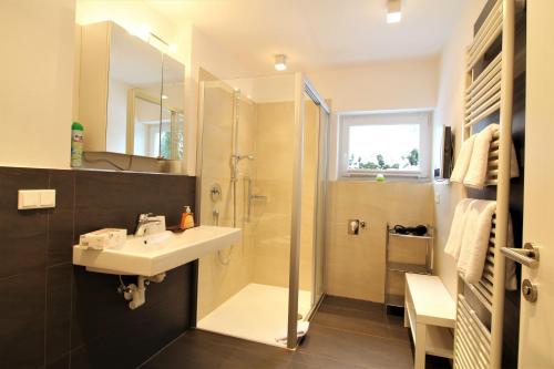 a bathroom with a sink and a shower at Appartements Cilli in Neukirchen am Großvenediger