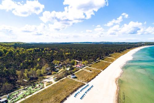 an aerial view of the beach and shoreline at Regenbogen Göhren in Göhren