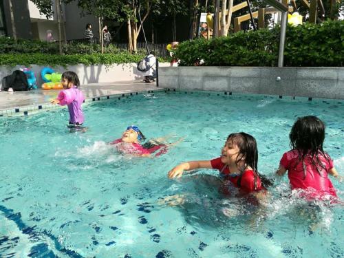 a group of children playing in a swimming pool at Emira Residence Sek 13 Shah Alam Wi-Fi Netflix in Shah Alam
