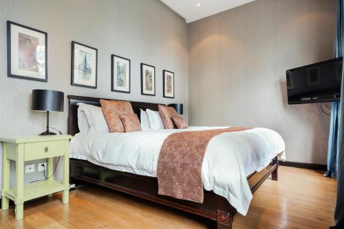 Ένα ή περισσότερα κρεβάτια σε δωμάτιο στο Gracie Art Hotel