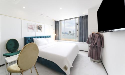 Postel nebo postele na pokoji v ubytování Brown-Dot Hotel Songdo