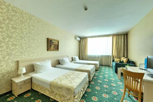 Giường trong phòng chung tại Hotel Montecito