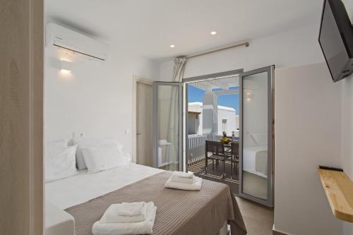 Postel nebo postele na pokoji v ubytování Barbarigos luxury spa apartments