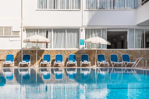 Bazén v ubytování BLUESEA Piscis - Adults Only nebo v jeho okolí