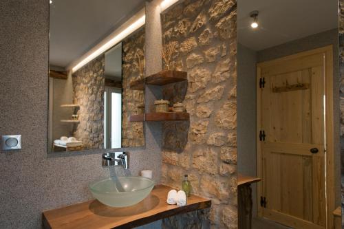 Ένα μπάνιο στο Sinium Luxury Villas