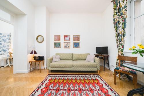 Classy Old Town Suites - by Upstairs