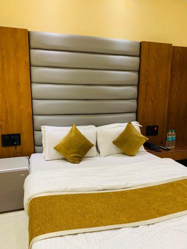 Gallery image of HOTEL GOLDEN VEENA- MOUNT ABU- 1 km FROM NAKKI LAKE in Mount Ābu