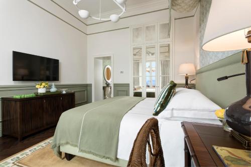 Кровать или кровати в номере Rocco Forte Villa Igiea