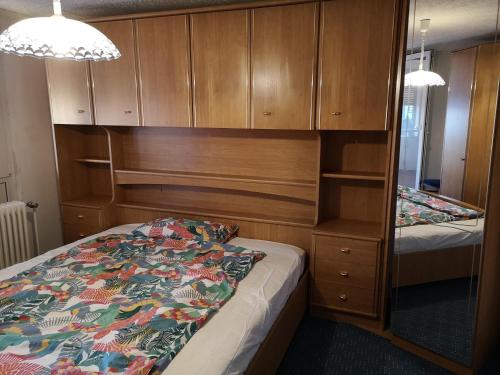 Ένα ή περισσότερα κρεβάτια σε δωμάτιο στο Business or Family Luxurious 2 Bed room apartment with Kitchen & Balcony