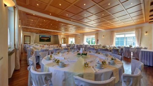 TV a/nebo společenská místnost v ubytování Hotel Gasthof Lachner