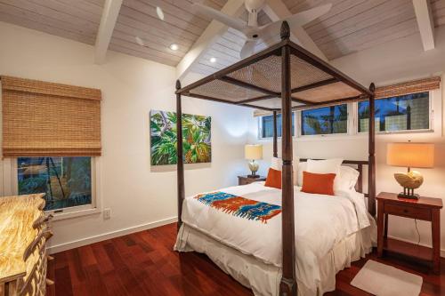 Ένα ή περισσότερα κρεβάτια σε δωμάτιο στο Hanalei Dream home