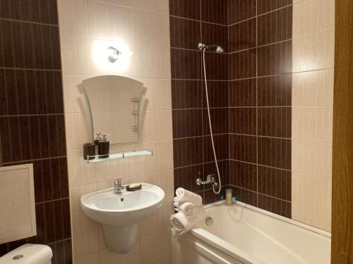 A bathroom at BOTANICA PRIME