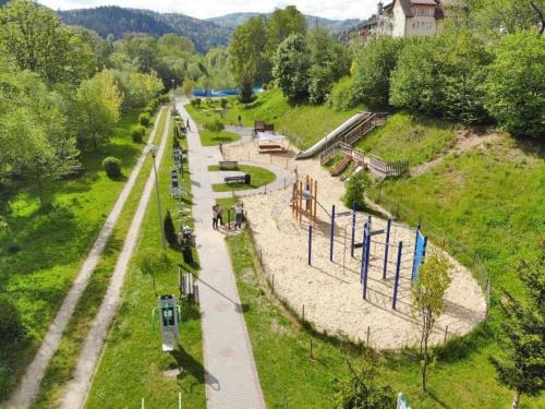 an aerial view of a park with a skate park at Mieszkanie Reymonta in Krynica Zdrój