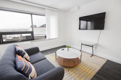 Beautiful Downtown Studio Apartment with Parking
