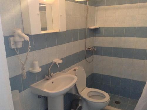 A bathroom at Hotel Asteria