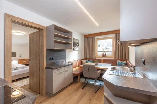 A bed or beds in a room at Gustls Ferienhäusl