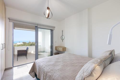 Posteľ alebo postele v izbe v ubytovaní Blue Aura Villa, elegance & calm living, By ThinkVilla