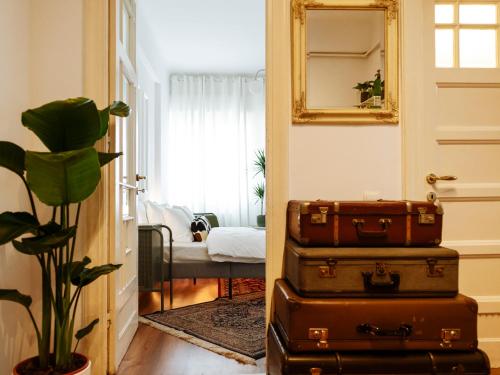 Lovely vintage double studio in city center