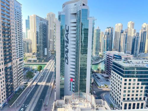 Imagem da galeria de Luxury Room with Marina view close to JBR Beach and Metro with Shared Kitchen no Dubai
