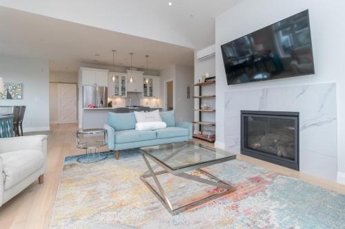 Penthouse, ocean views, wrap around balcony