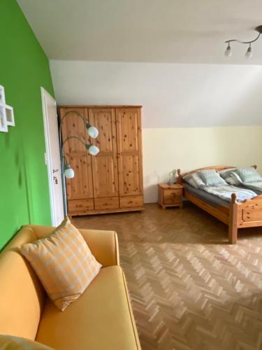 Postel nebo postele na pokoji v ubytování Landcafe Auszeit