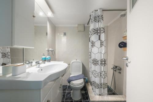 Boutique Acropolis Apartment by Cloudkeys - Just 5 minutes walk to Acropolis Museum