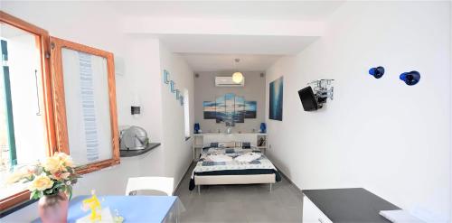 Postel nebo postele na pokoji v ubytování Double room "Dora" - La Scogliera