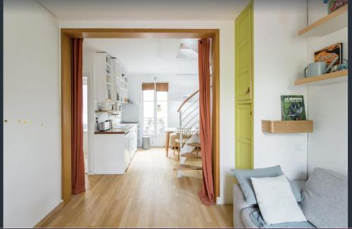 PARIS Petit appartement lumineux et atypique