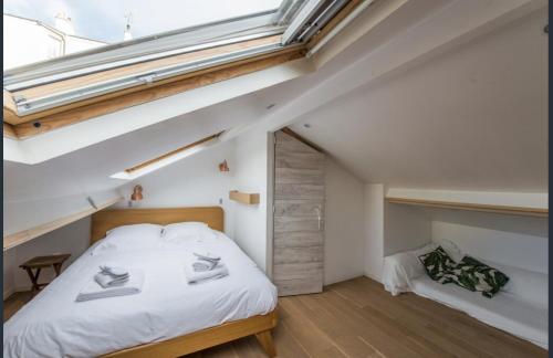 PARIS Petit appartement lumineux et atypique
