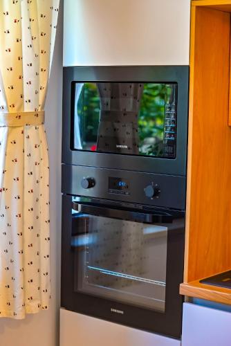 a microwave oven with a television inside of it at Casa Mora in Deva