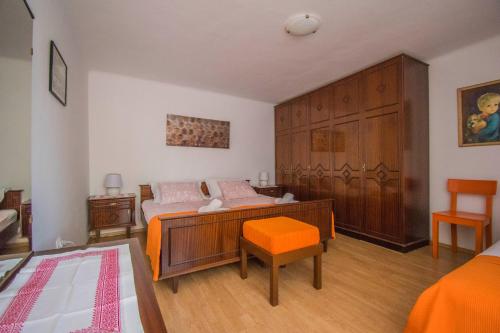 Ένα ή περισσότερα κρεβάτια σε δωμάτιο στο Apartment IN KLANICE Dobrinj, island Krk