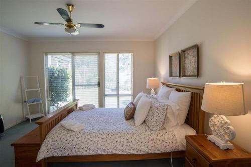 Ένα ή περισσότερα κρεβάτια σε δωμάτιο στο Clerevale Vacation Home