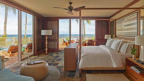 Postel nebo postele na pokoji v ubytování Four Seasons Resort Hualalai