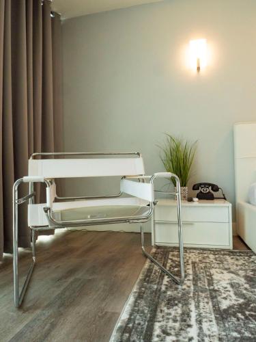 a white hospital bed in a room at Park Plaza Lodge in Los Angeles