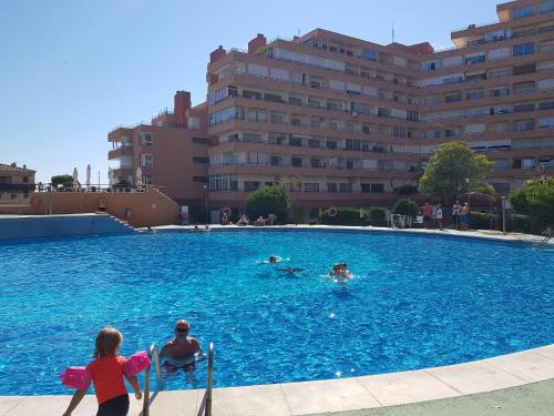 Bazén v ubytovaní ESTUDIO TRAMUNTANA 325 alebo v jeho blízkosti