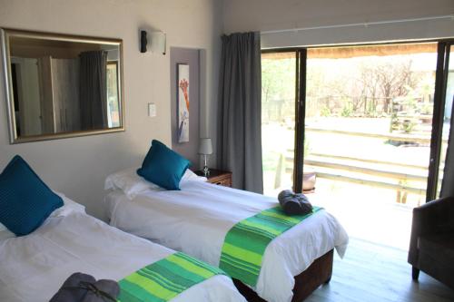 Кровать или кровати в номере Thuhlo lodge