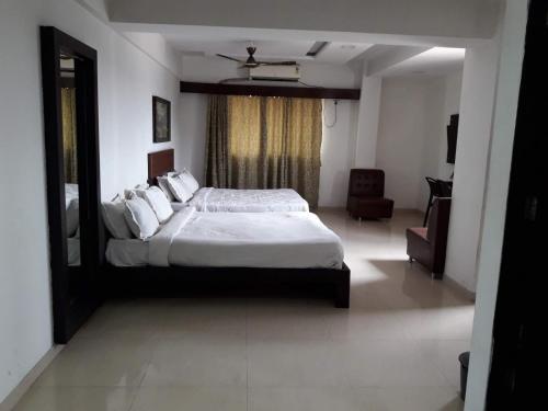 Vuode tai vuoteita majoituspaikassa Hotel Anand Inn