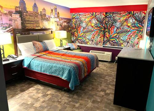 Philly Inn & Suites Image