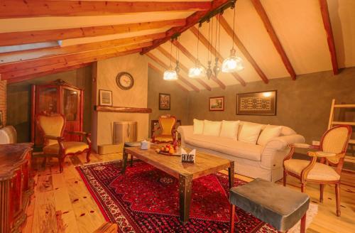 a living room with a couch and a table at Në Kroi in Korçë