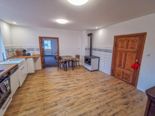 Η κουζίνα ή μικρή κουζίνα στο Apartment in Herrenhaus Groß Pinnow