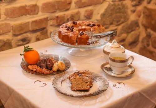 a table with a cake and a cup of coffee at Në Kroi in Korçë