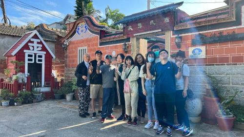 a group of people standing in front of a building at 彼岸古厝民宿-包棟優先--Biiann B&B in Jinning