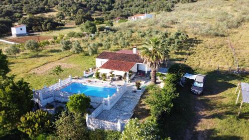 Foto da galeria de 5 bedrooms villa with private pool enclosed garden and wifi at Aroche Huelva em Aroche